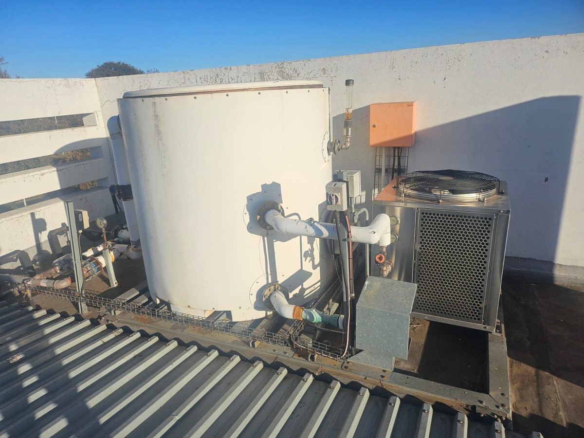 Eblaq HVAC rooftop air conditioning installation